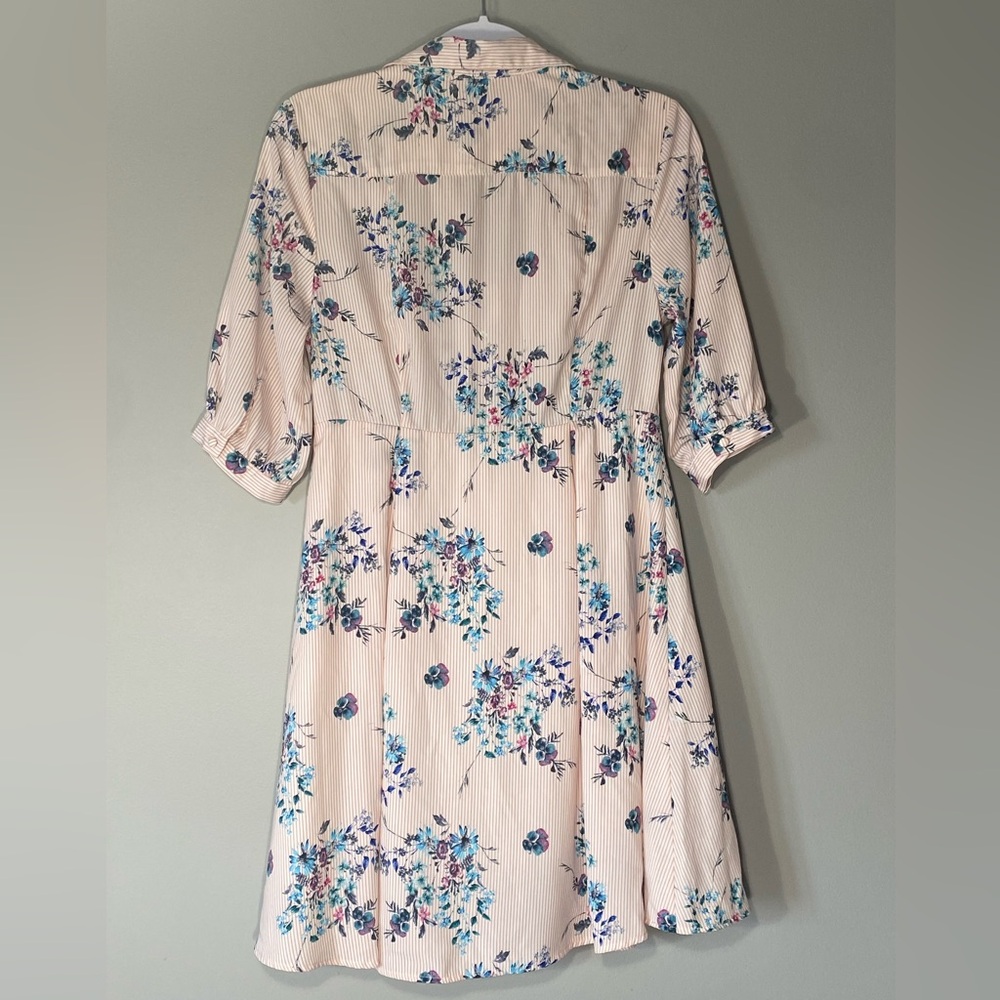 Ladies SOLGEE M Floral Dress
No size tag
Check the measurements for sure fit - Picture 4 of 6